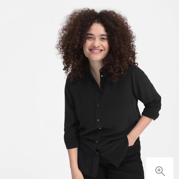 Everlane The Clean Silk Relaxed Black Button Down - Picture 4 of 6